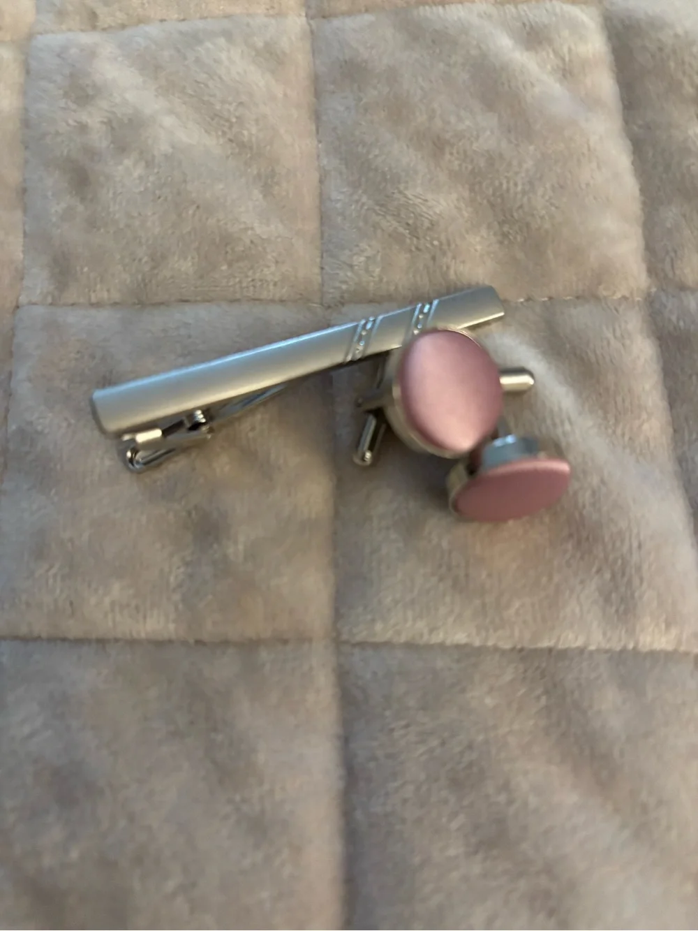 Silver Tie Bar and Pink Round Cufflinks Set Men’s
